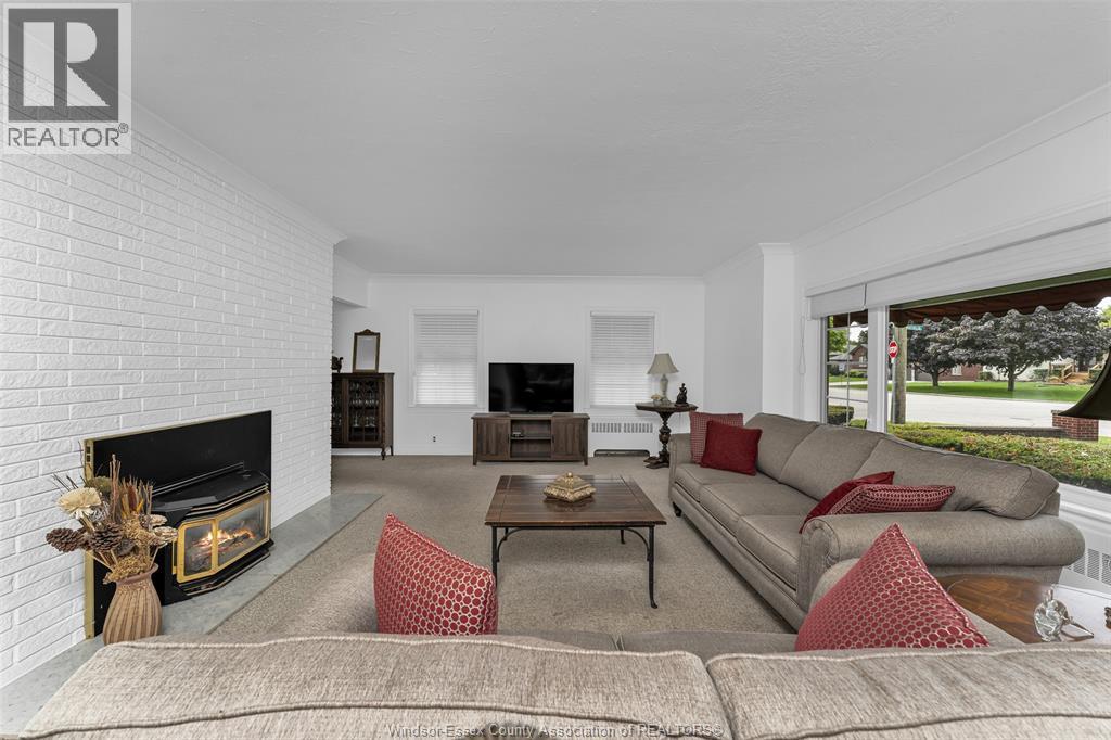 2494 BUCKINGHAM - 10