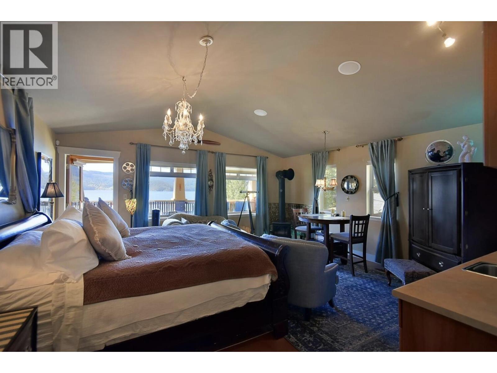 7545 ISLETS PLACE, Sechelt