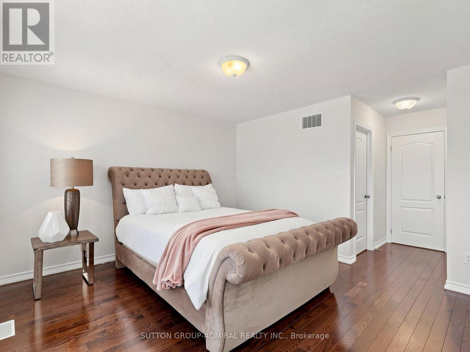 1311 HUNTER STREET - Image 25