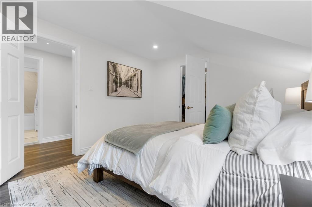 175 WELLINGTON Street - 11