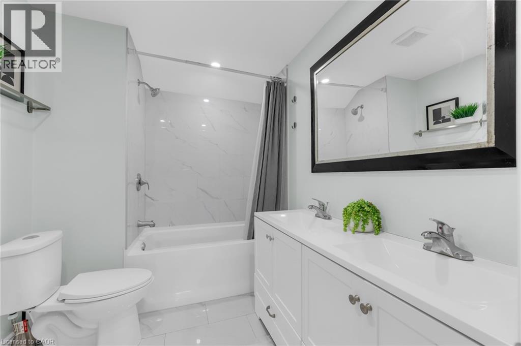 175 WELLINGTON Street - 12