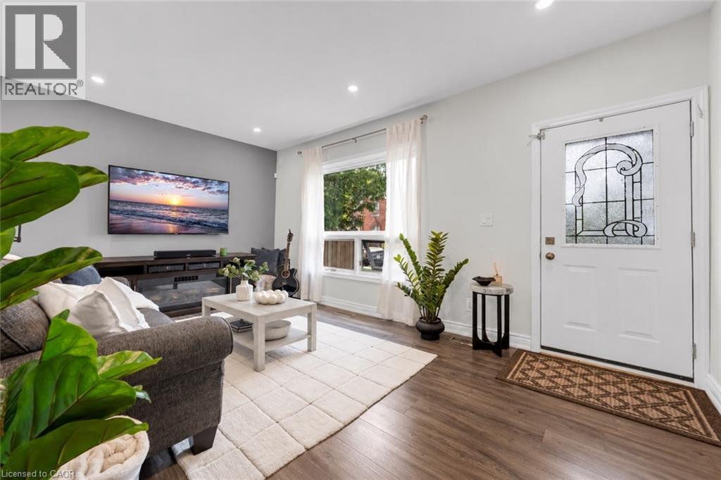 175 WELLINGTON Street - 2