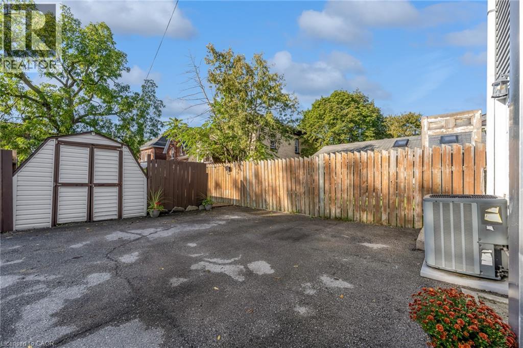 175 WELLINGTON Street - 22