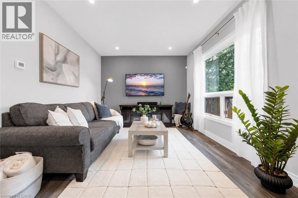 175 WELLINGTON Street - Image 3