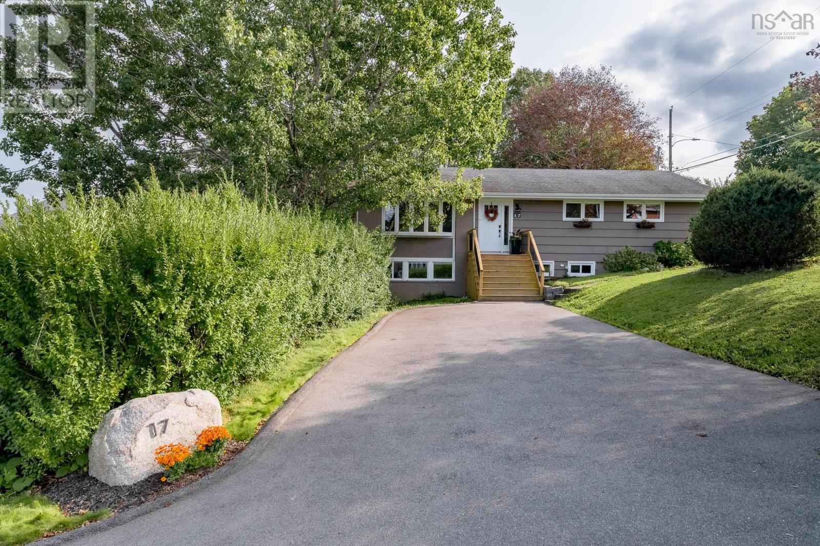 17 Glenora Avenue, Halifax — photo 3