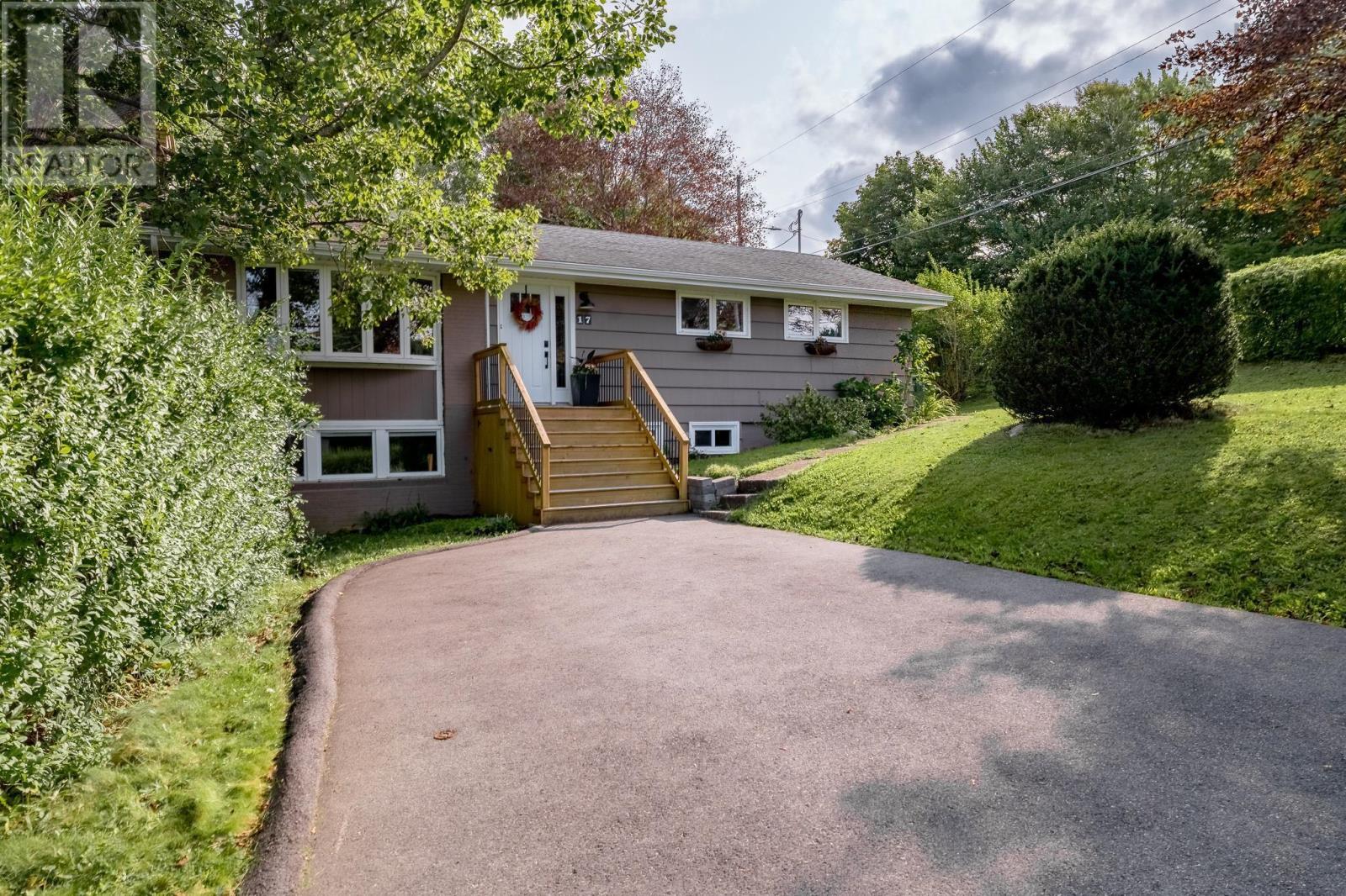 17 Glenora Avenue, Halifax — photo 2