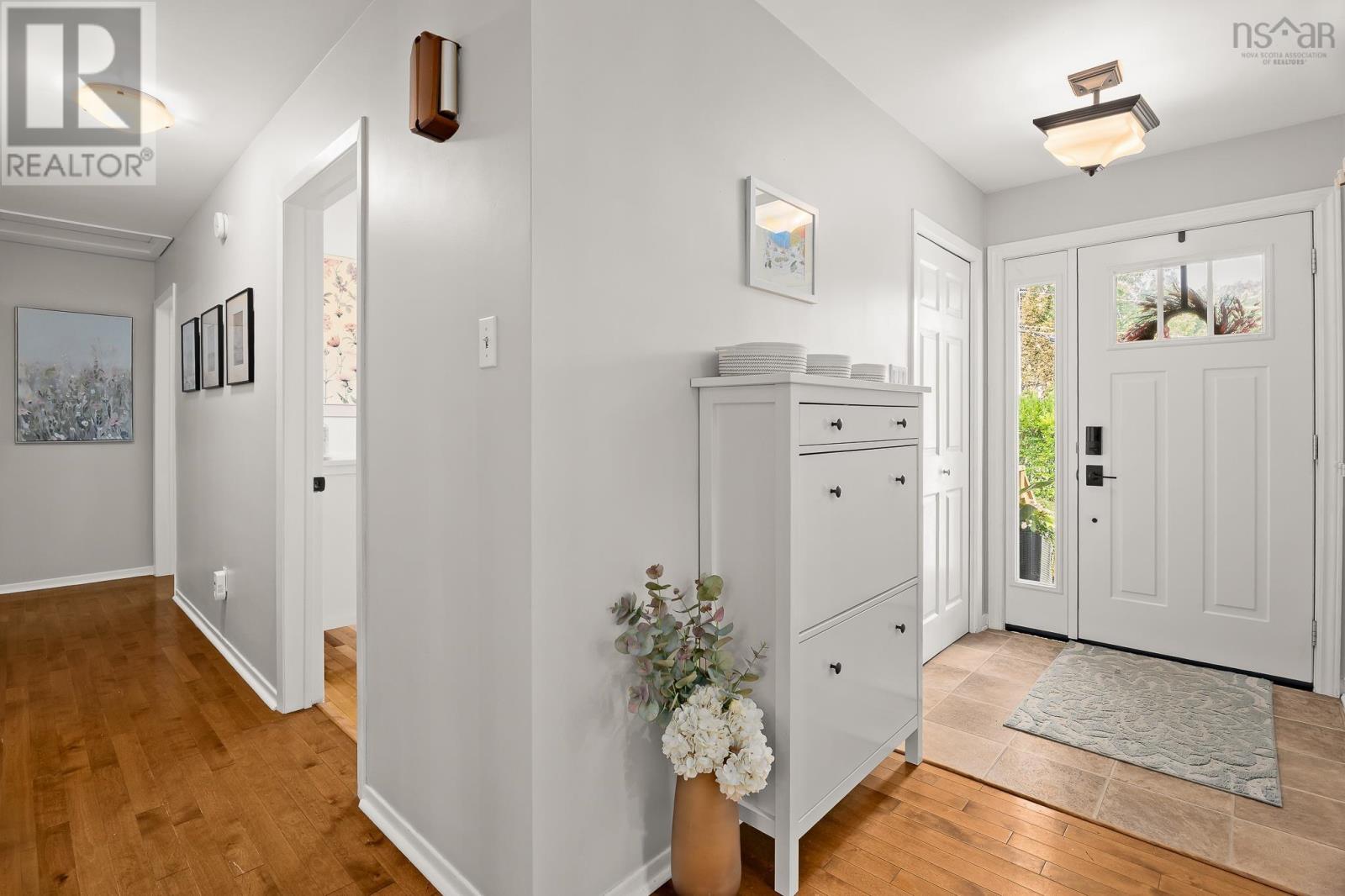 17 Glenora Avenue, Halifax — photo 4