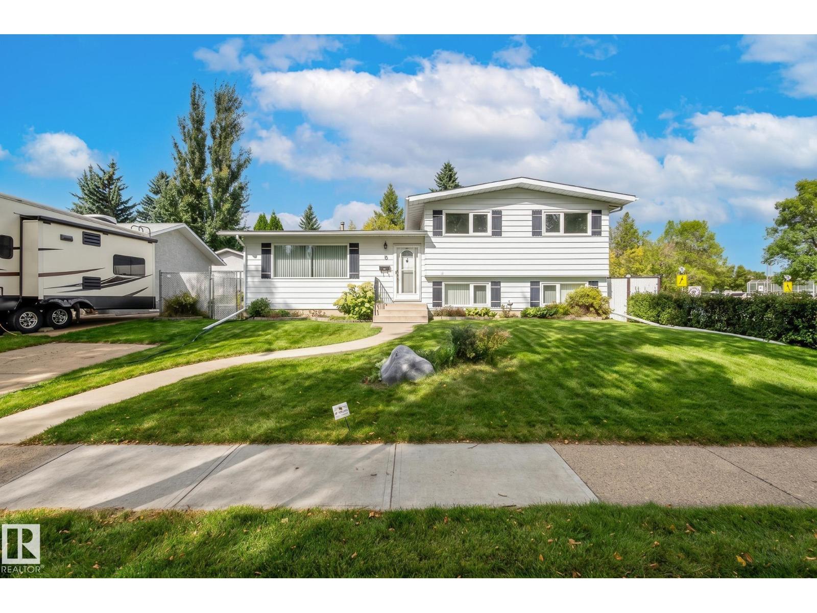 2 LESTER CR, St. Albert, Alberta, T8N2C1