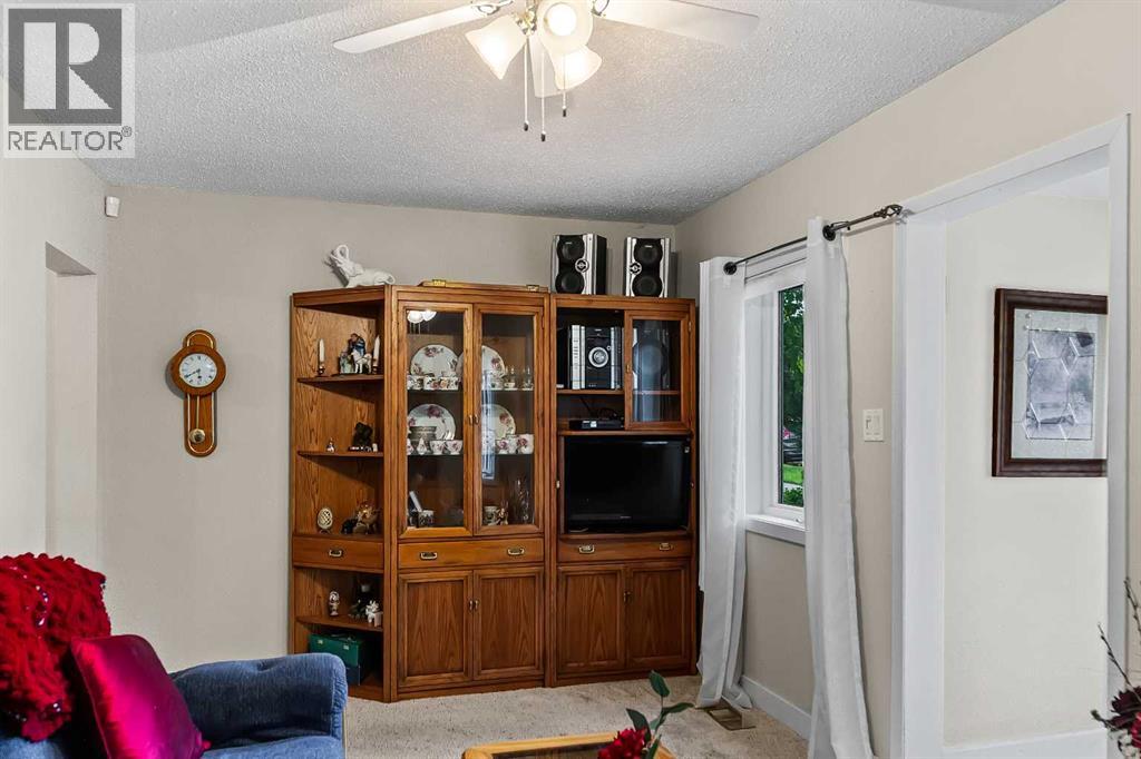 925 7A Street S - 9