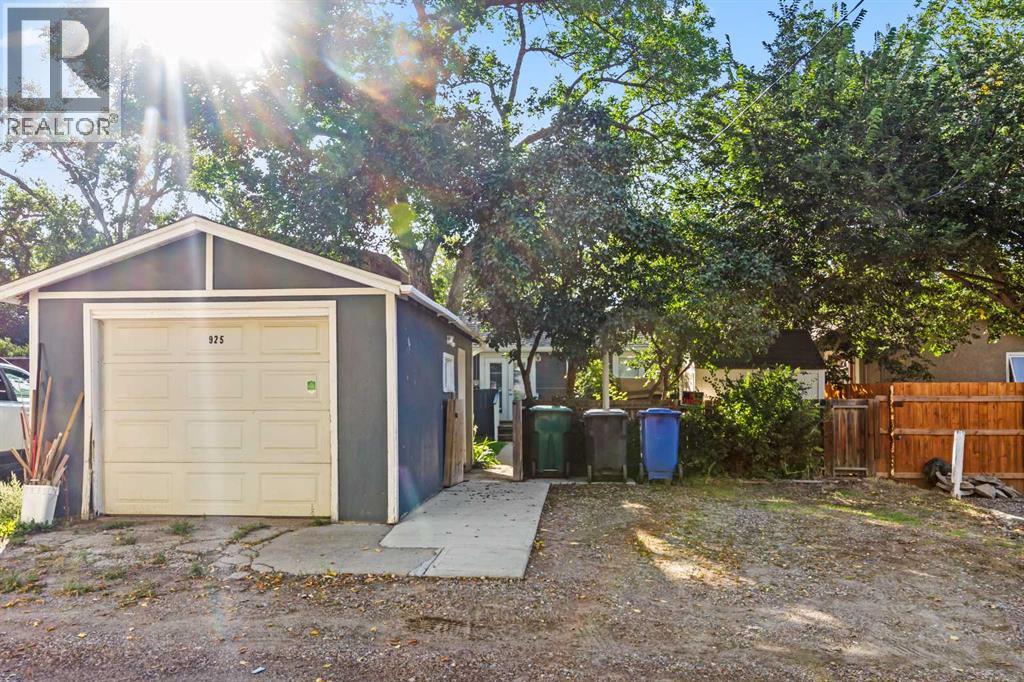 925 7A Street S - Image 26