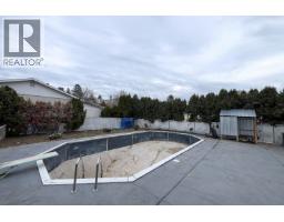 Kitchen - 385 Perth Road, Kelowna, BC V1X3R5 Photo 10