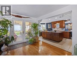 Enclosed porch - 3914 St. Clair Road, Stoney Point, ON N0R1N0 Photo 9