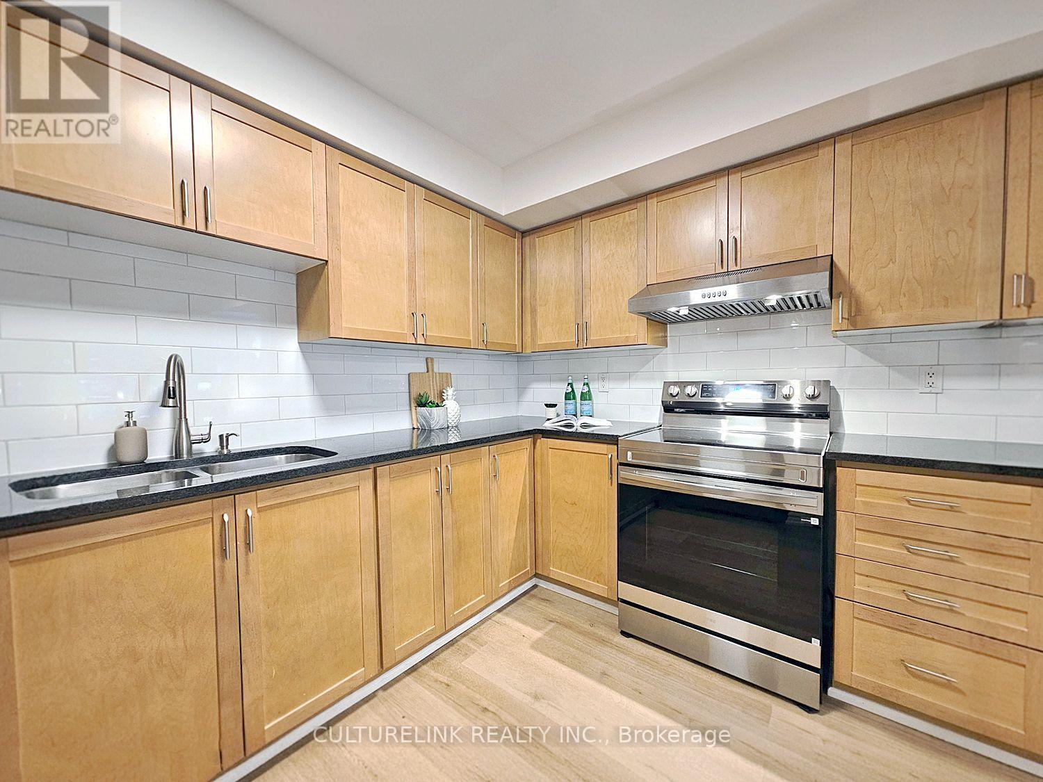 #12 30 MENDELSSOHN STREET - 8