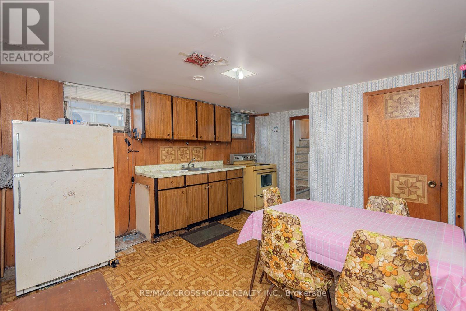 1028 KENNEDY ROAD - 24