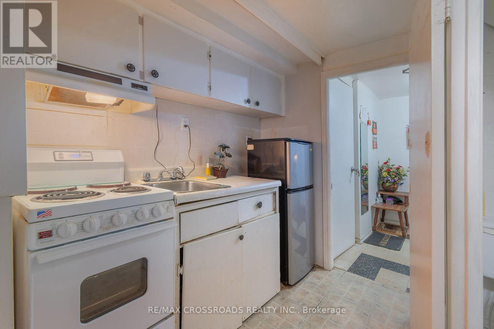 1028 KENNEDY ROAD - 31