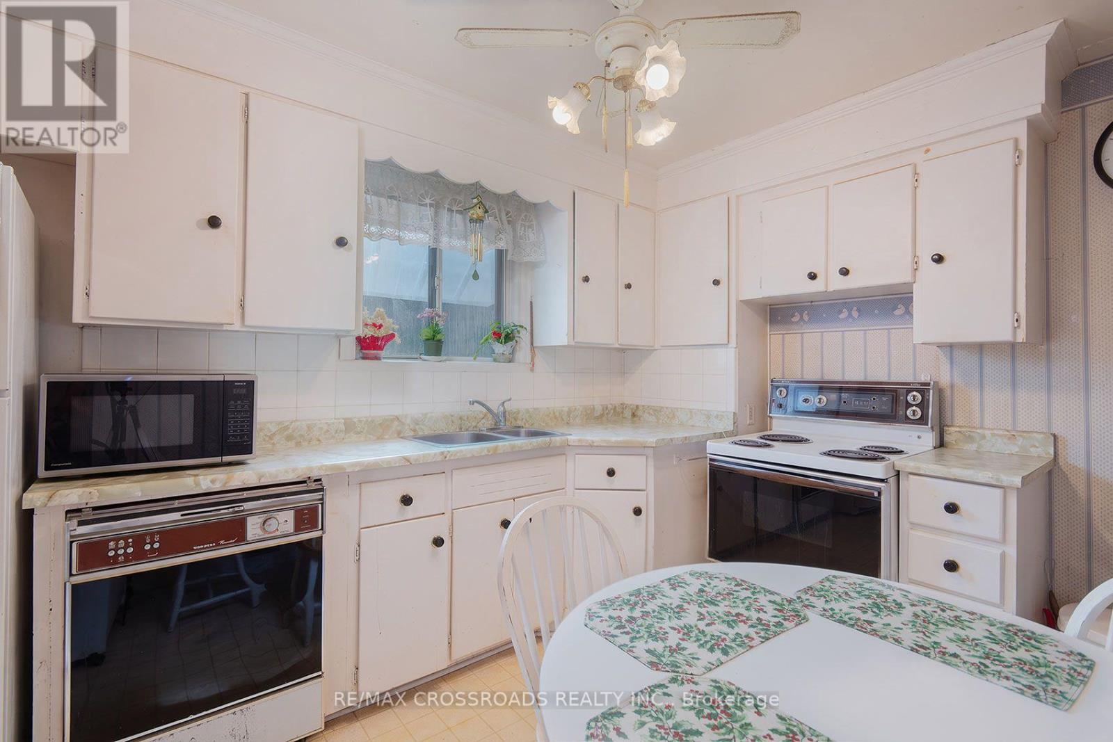 1028 KENNEDY ROAD - 10