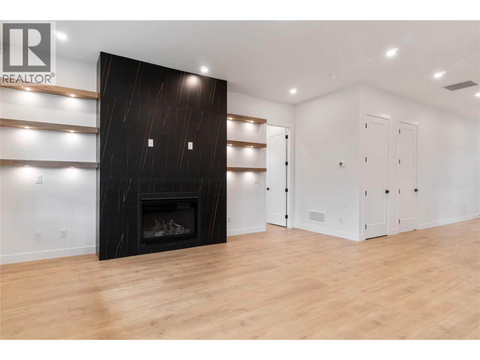 6900 42 Street NE - 13