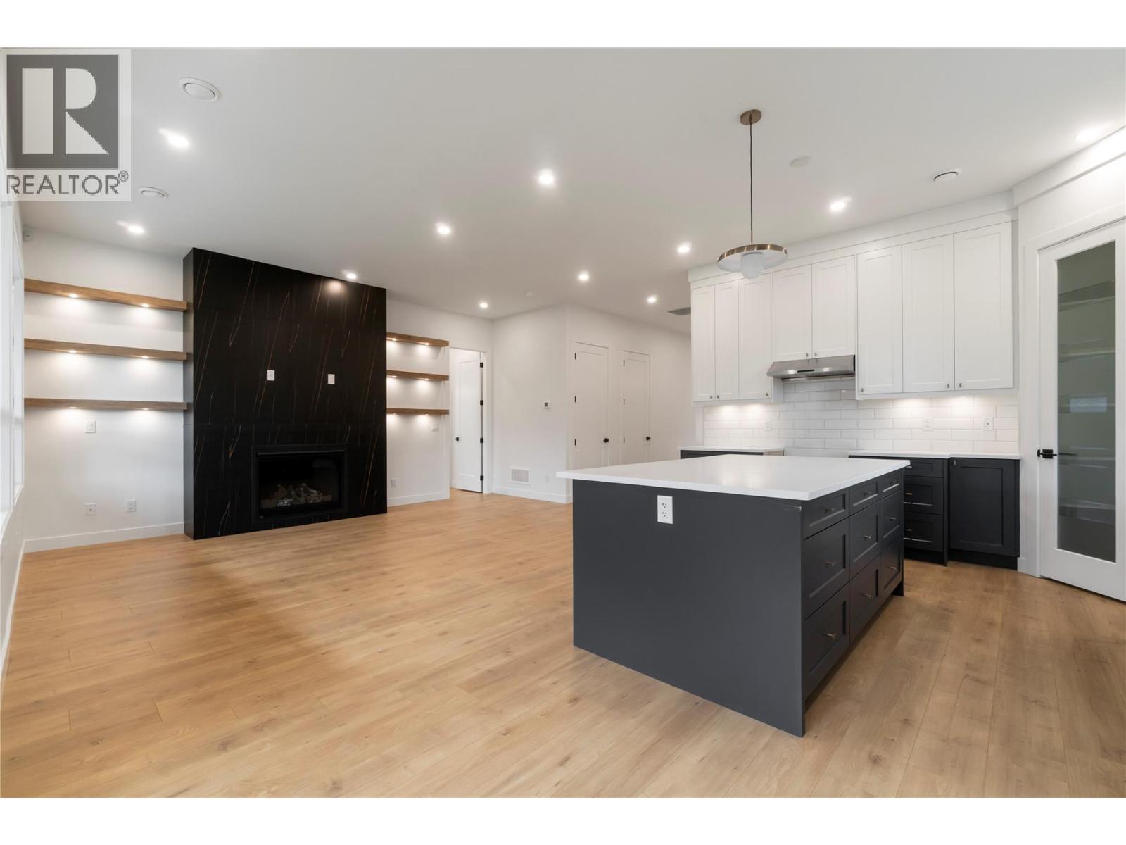 6900 42 Street NE - 26