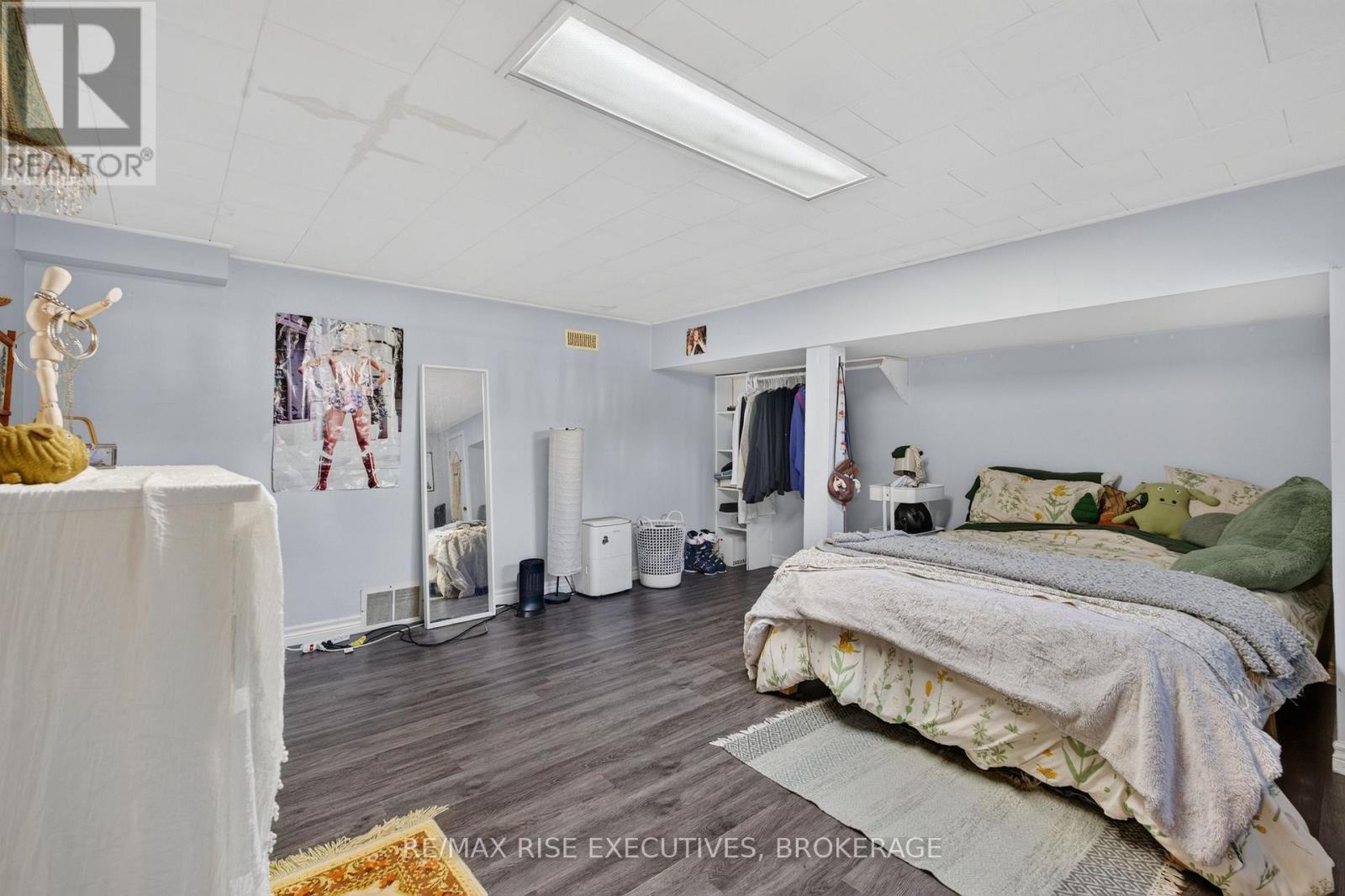 670 JOHNSON STREET - 23