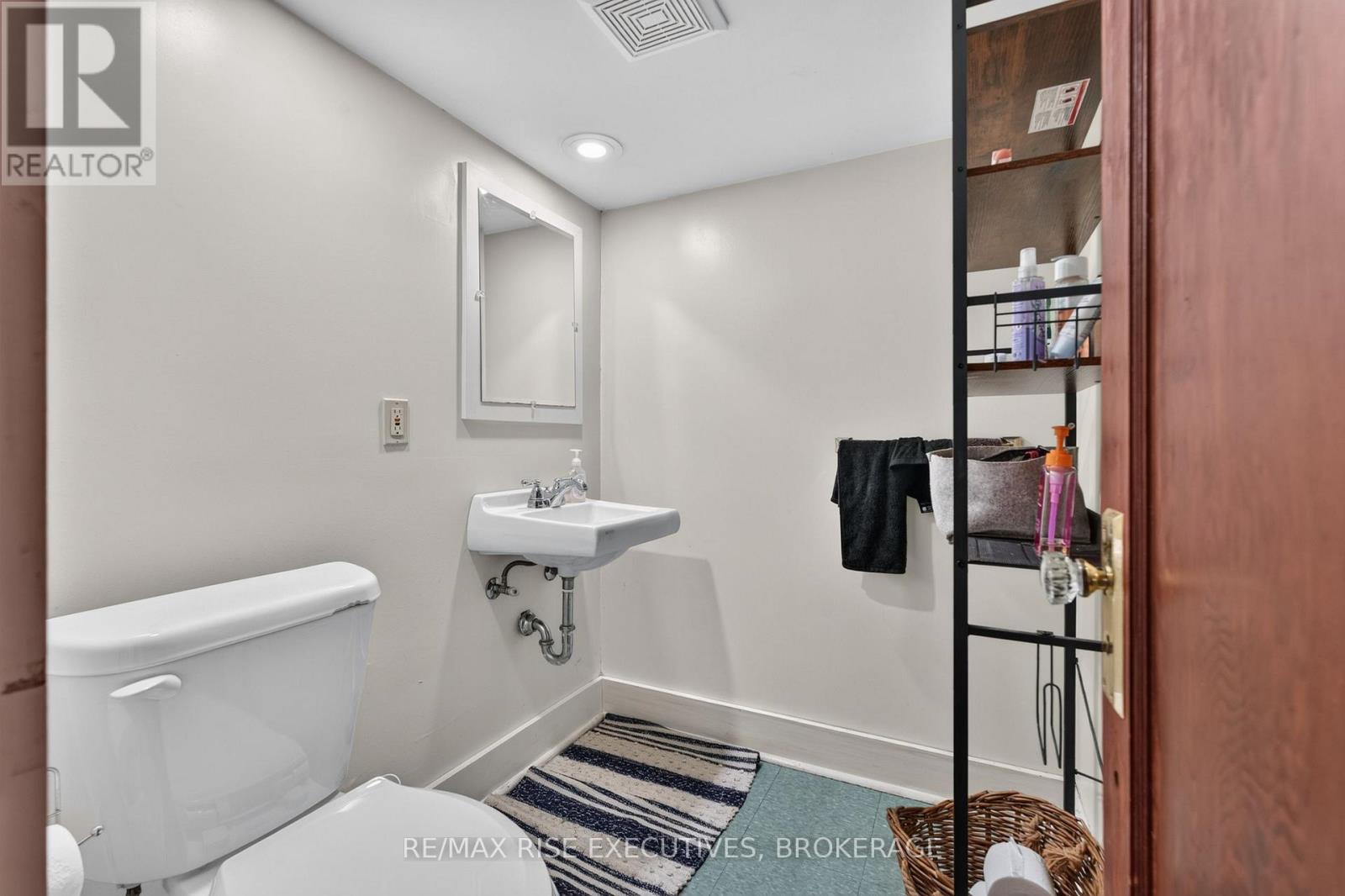 670 JOHNSON STREET - Image 28