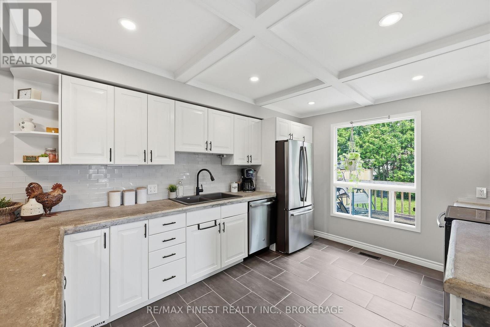 10 CHARTWELL CRESCENT - Image 11