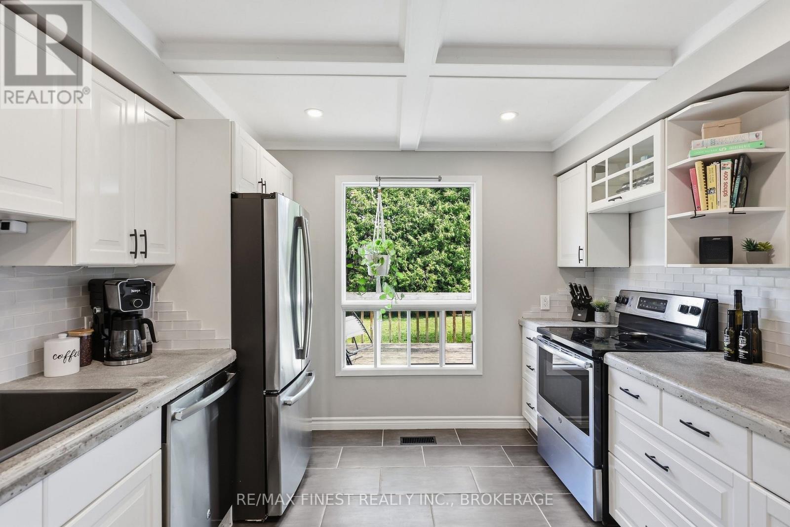 10 CHARTWELL CRESCENT - Image 12