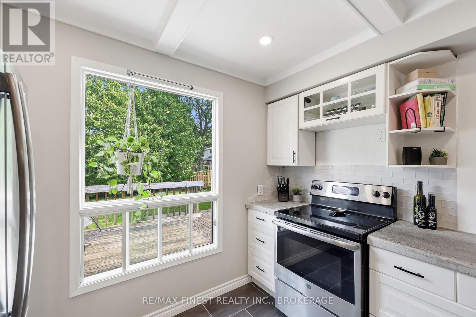 10 CHARTWELL CRESCENT - Image 13