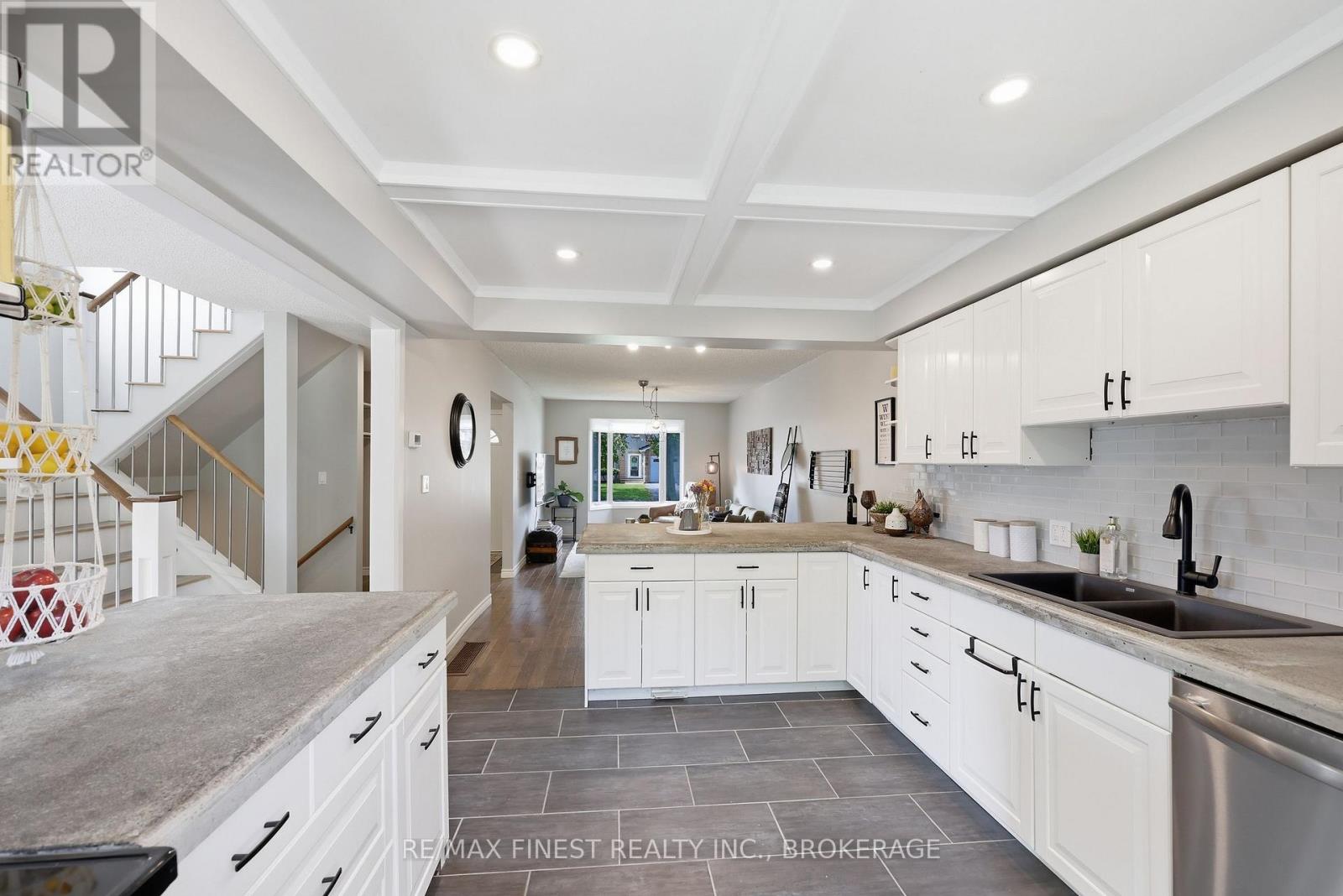 10 CHARTWELL CRESCENT - Image 14