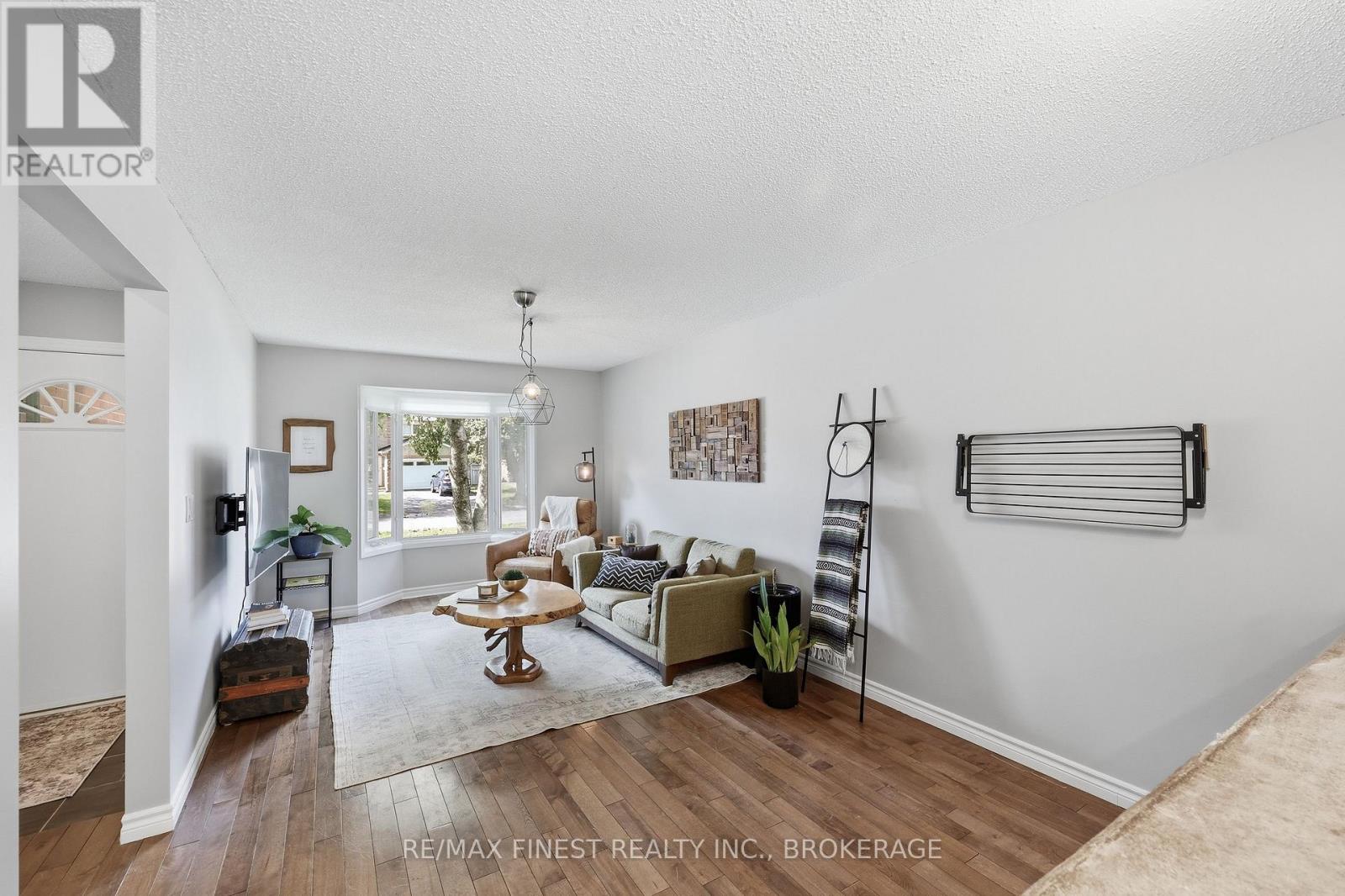 10 CHARTWELL CRESCENT - Image 15
