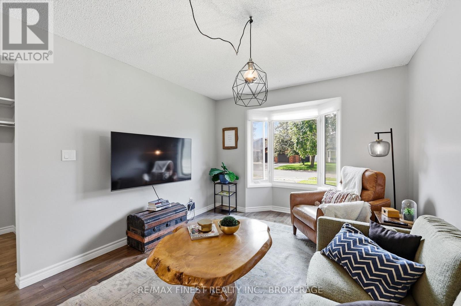 10 CHARTWELL CRESCENT - Image 17