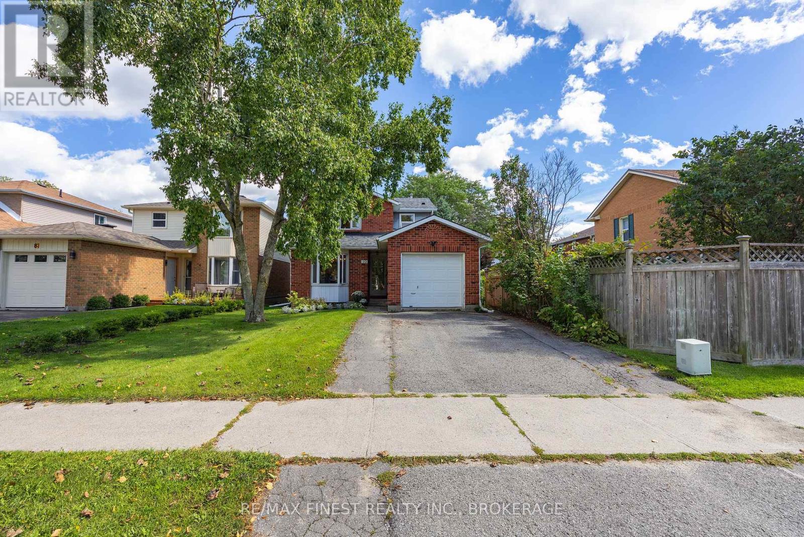 10 CHARTWELL CRESCENT - 2