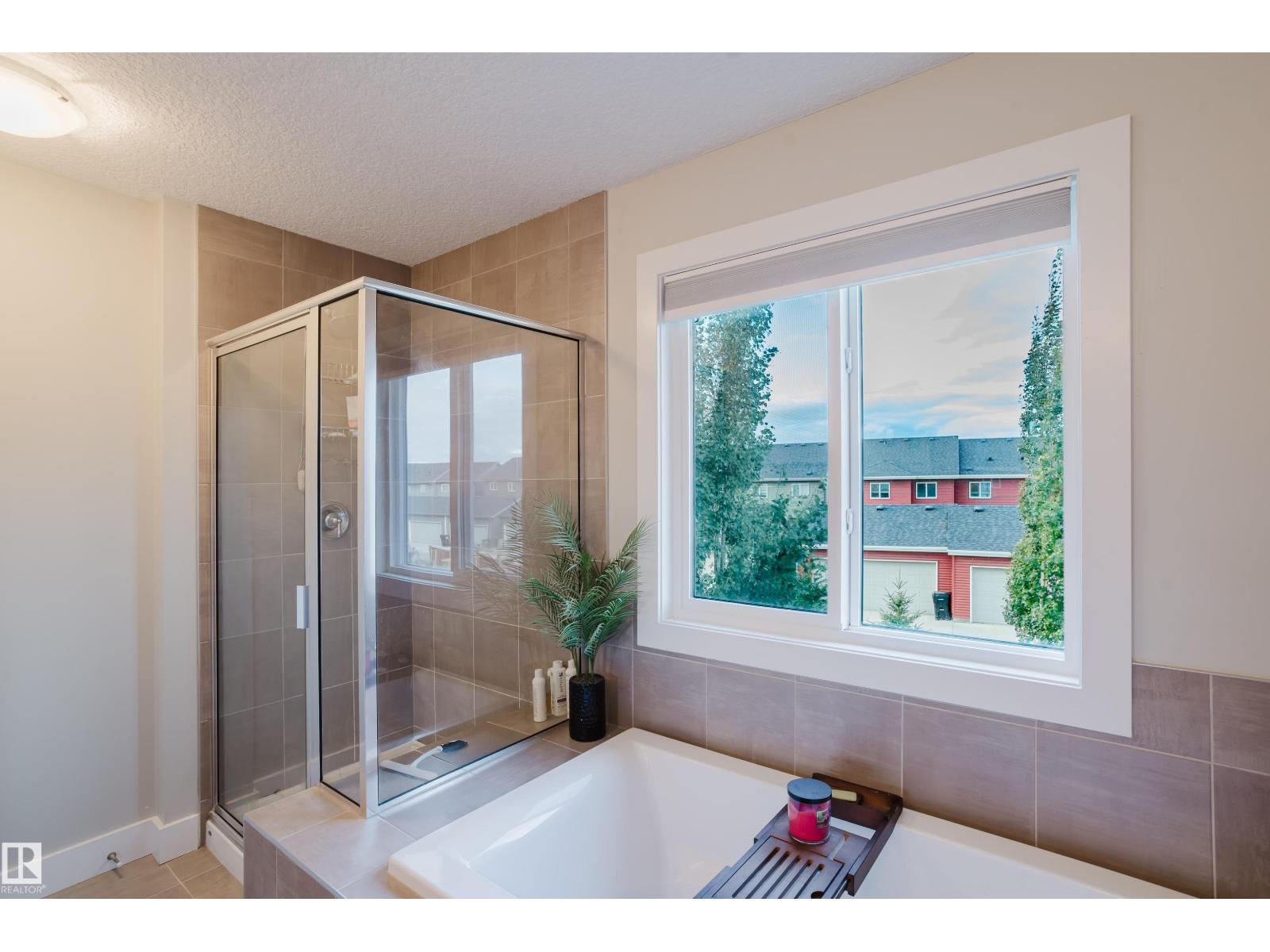 15820 15 AV SW - 28
