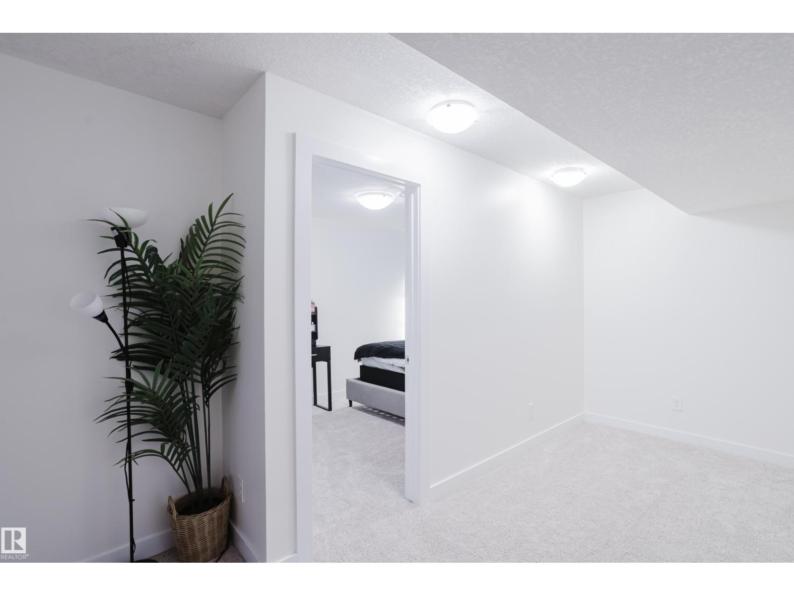 15820 15 AV SW - 52