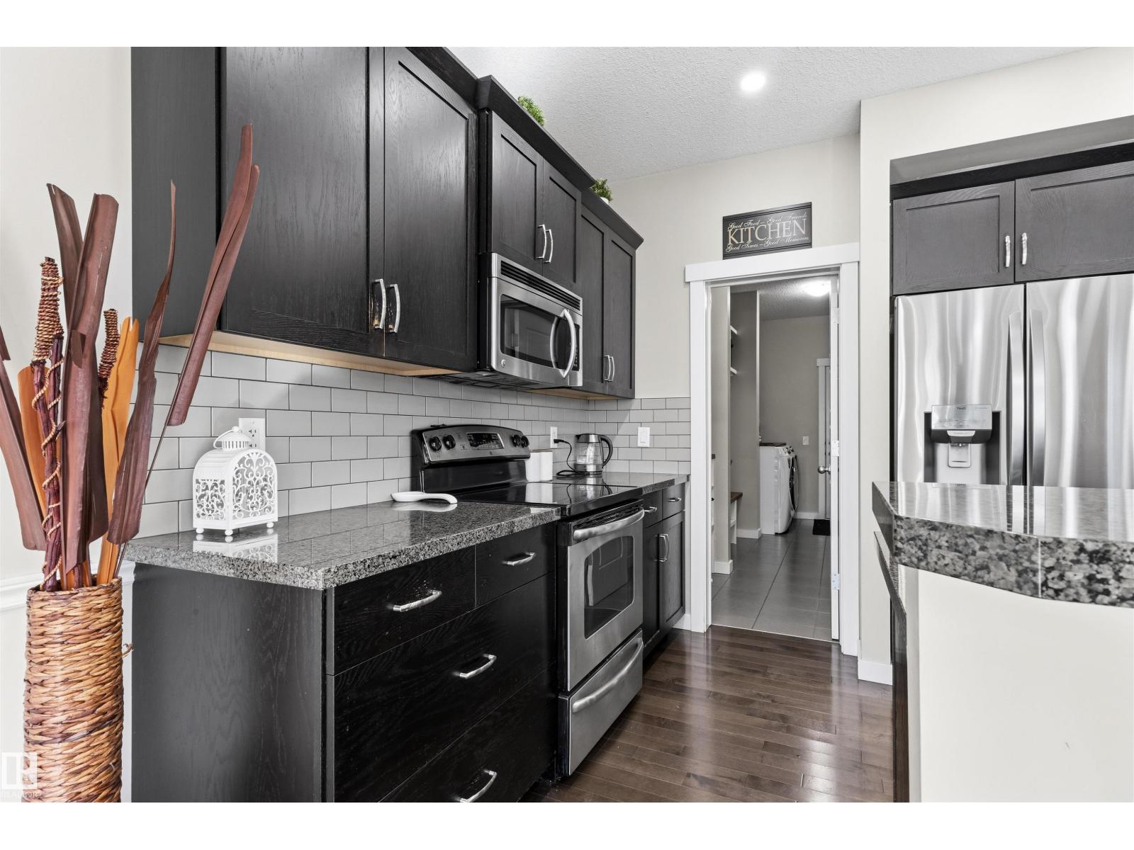 8515 19 AV SW - 13
