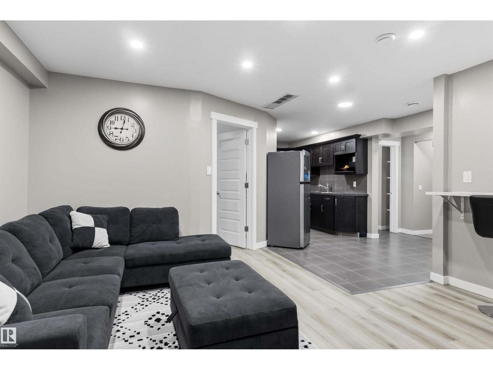 8515 19 AV SW - Image 31