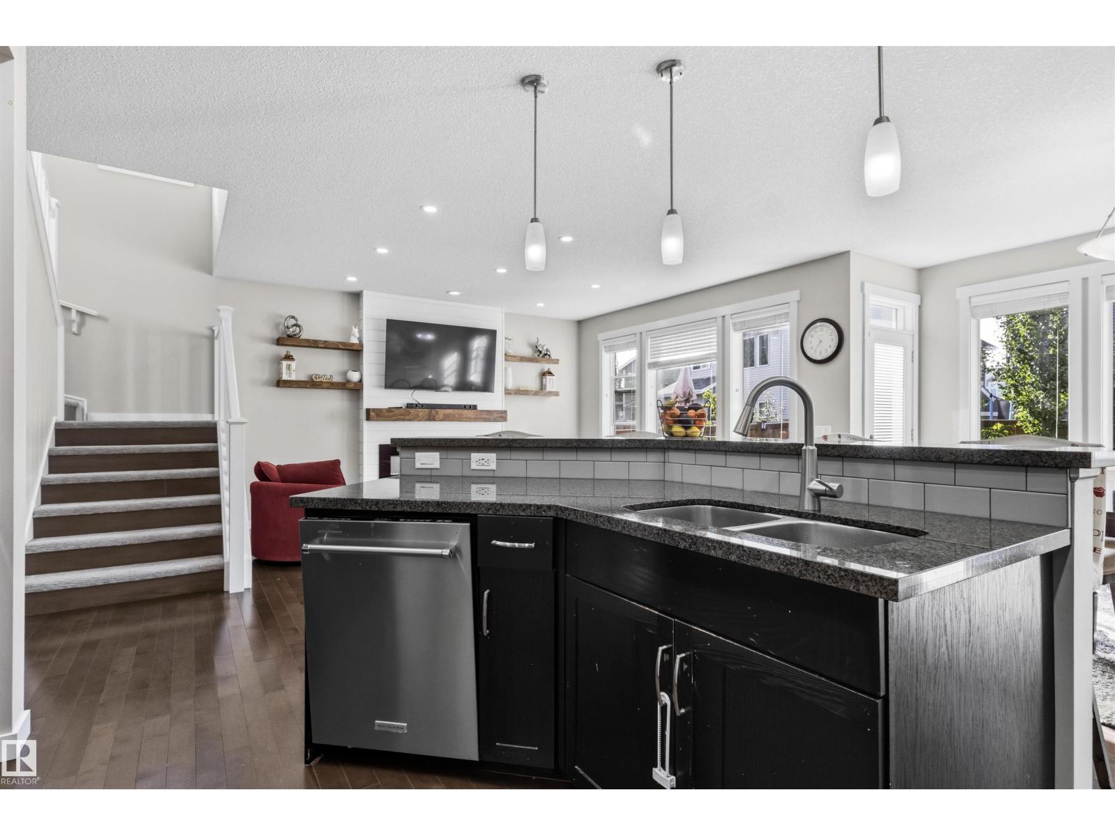 8515 19 AV SW - Image 15