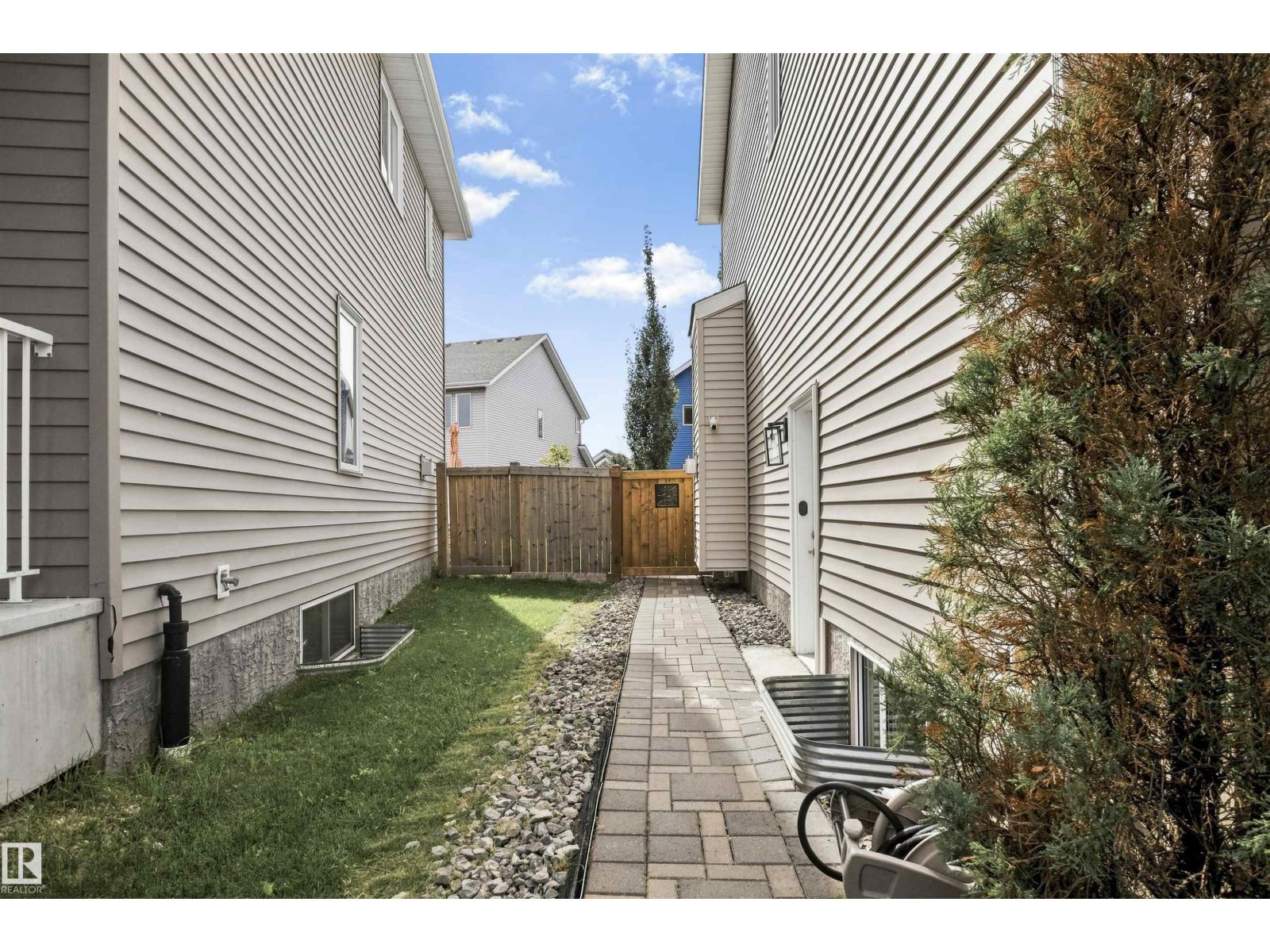 8515 19 AV SW - 41