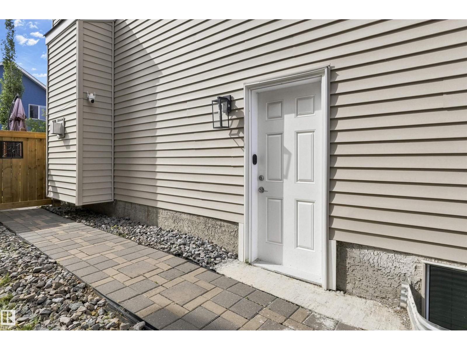 8515 19 AV SW - 42