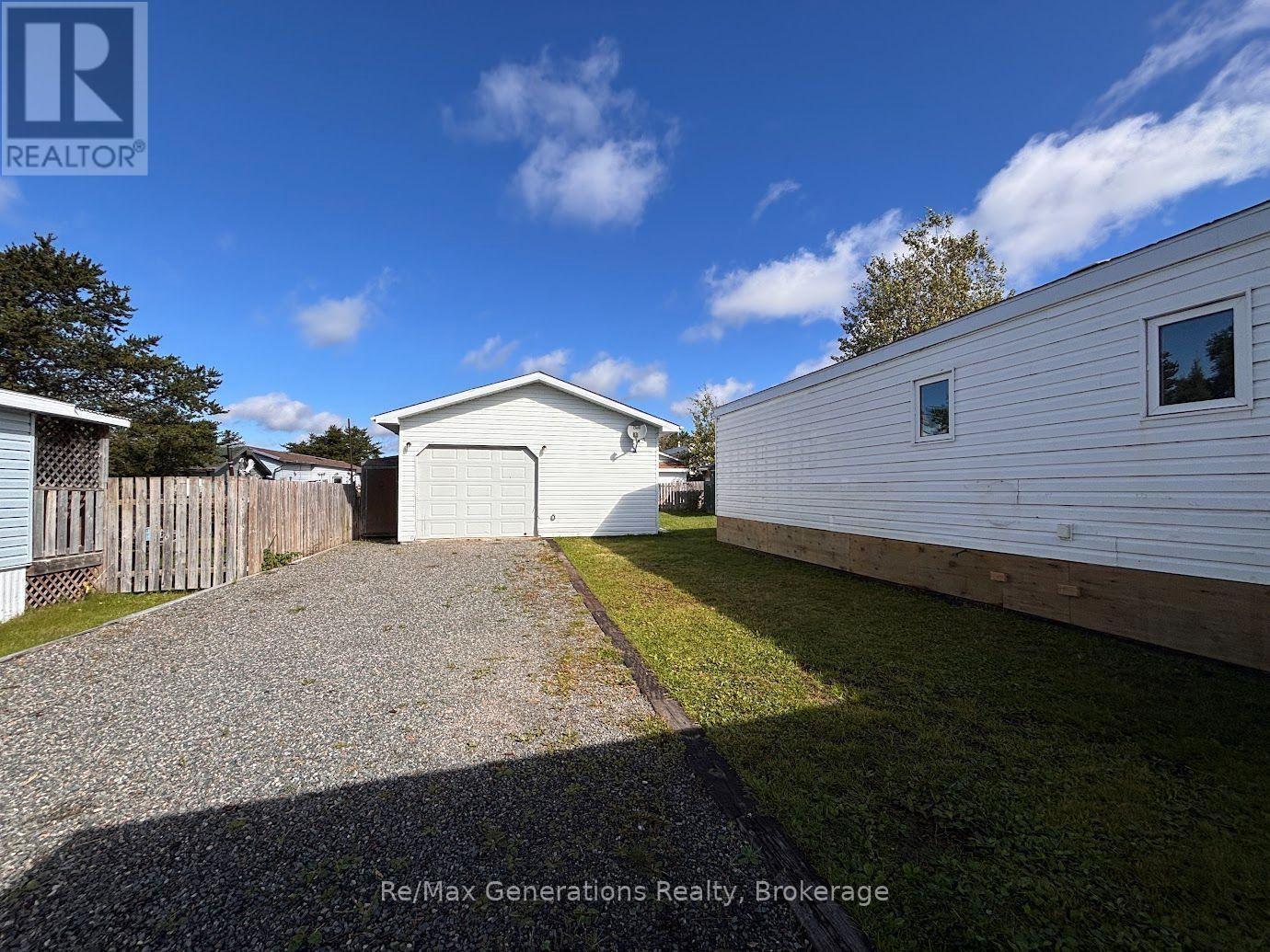54 JACKSON CRESCENT - 38