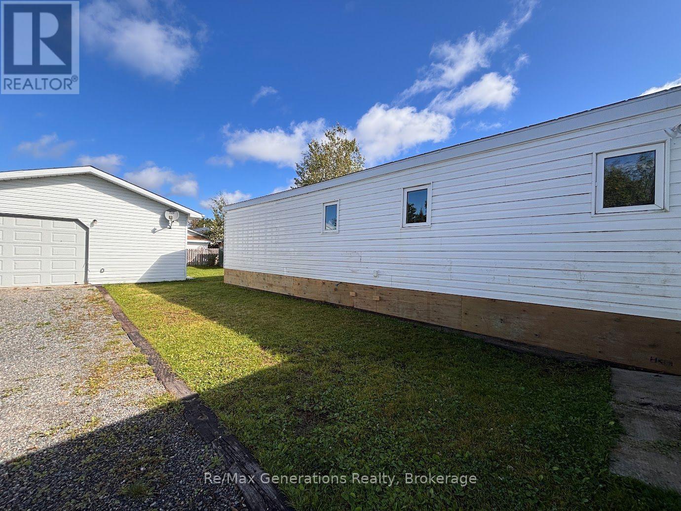 54 JACKSON CRESCENT - 39