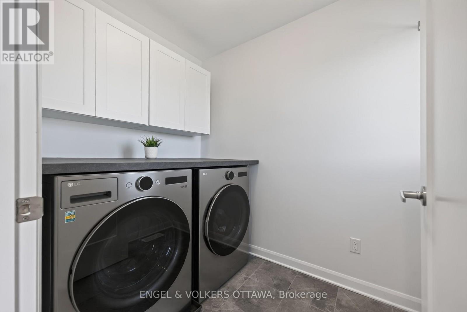 537 ANCHOR CIRCLE - Image 25