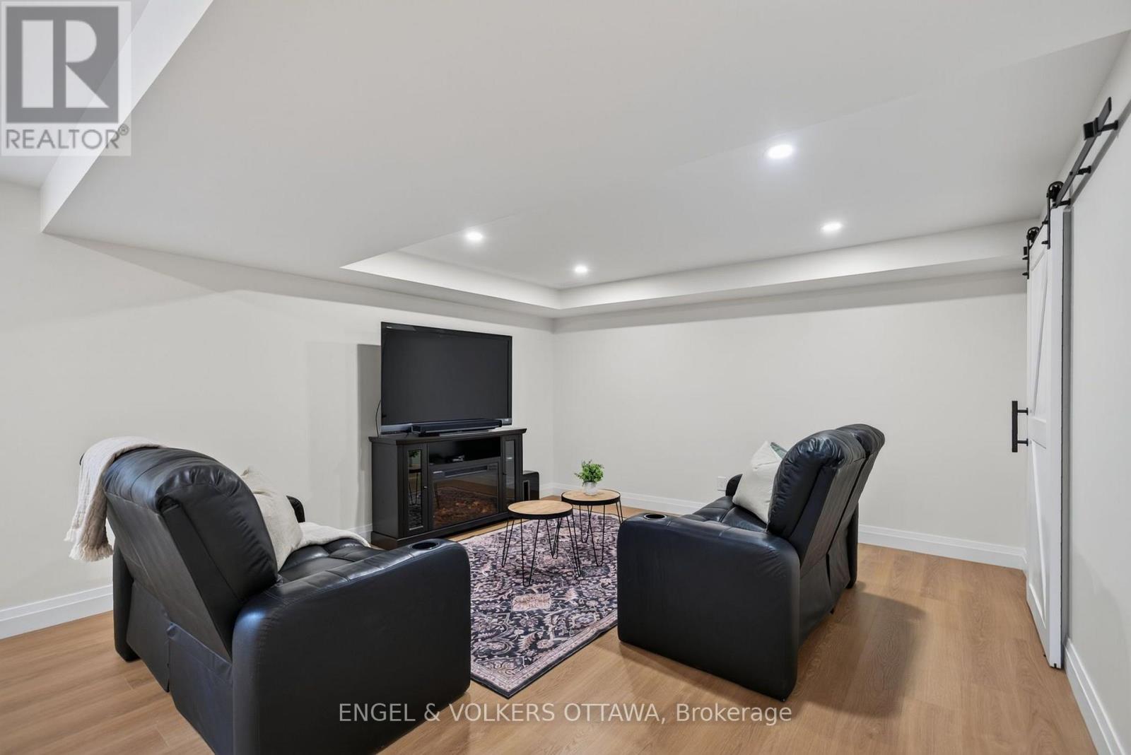 537 ANCHOR CIRCLE - Image 40