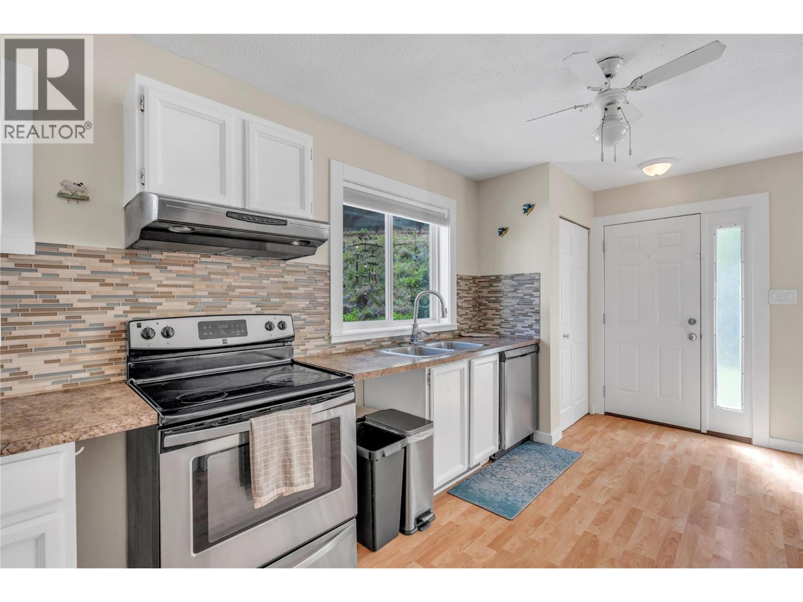 14406 Latimer Avenue, Summerland