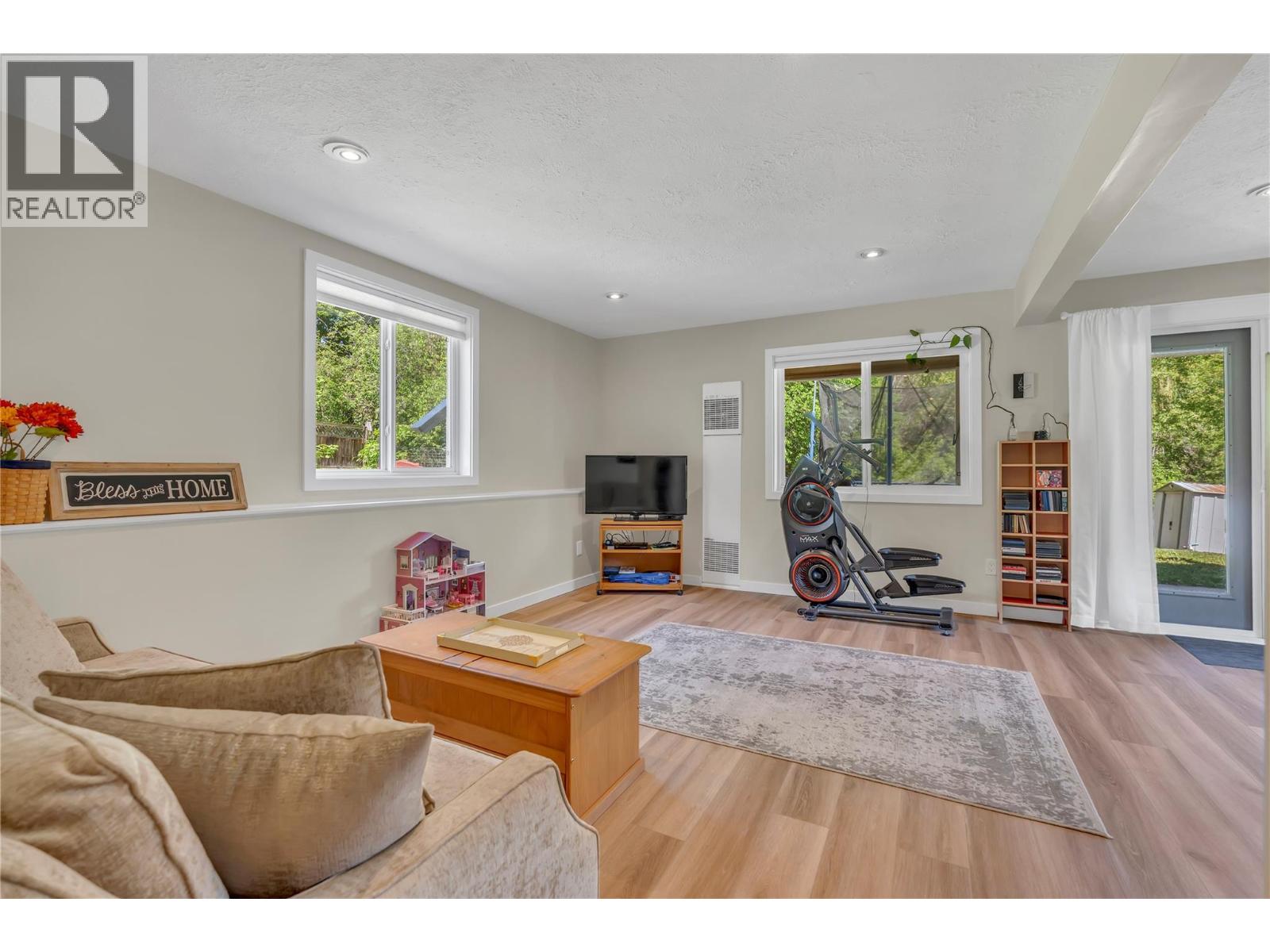 14406 Latimer Avenue, Summerland