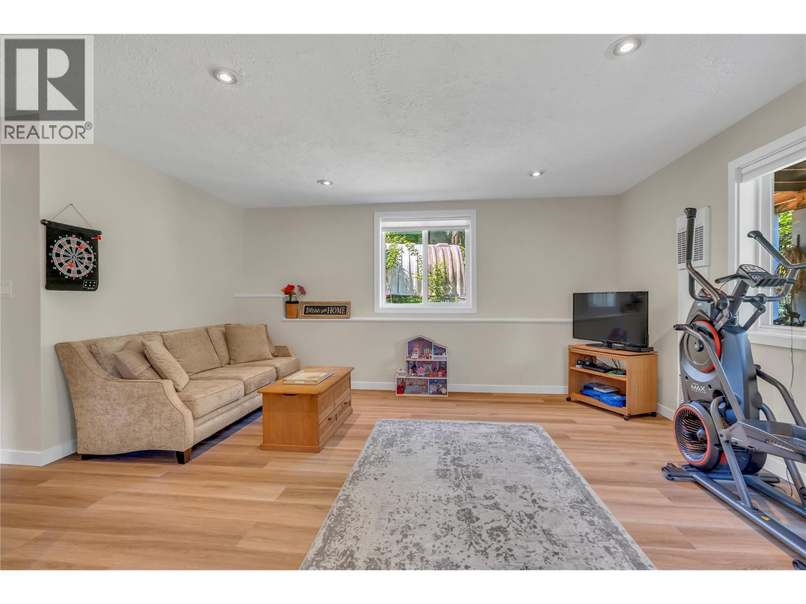 14406 Latimer Avenue, Summerland