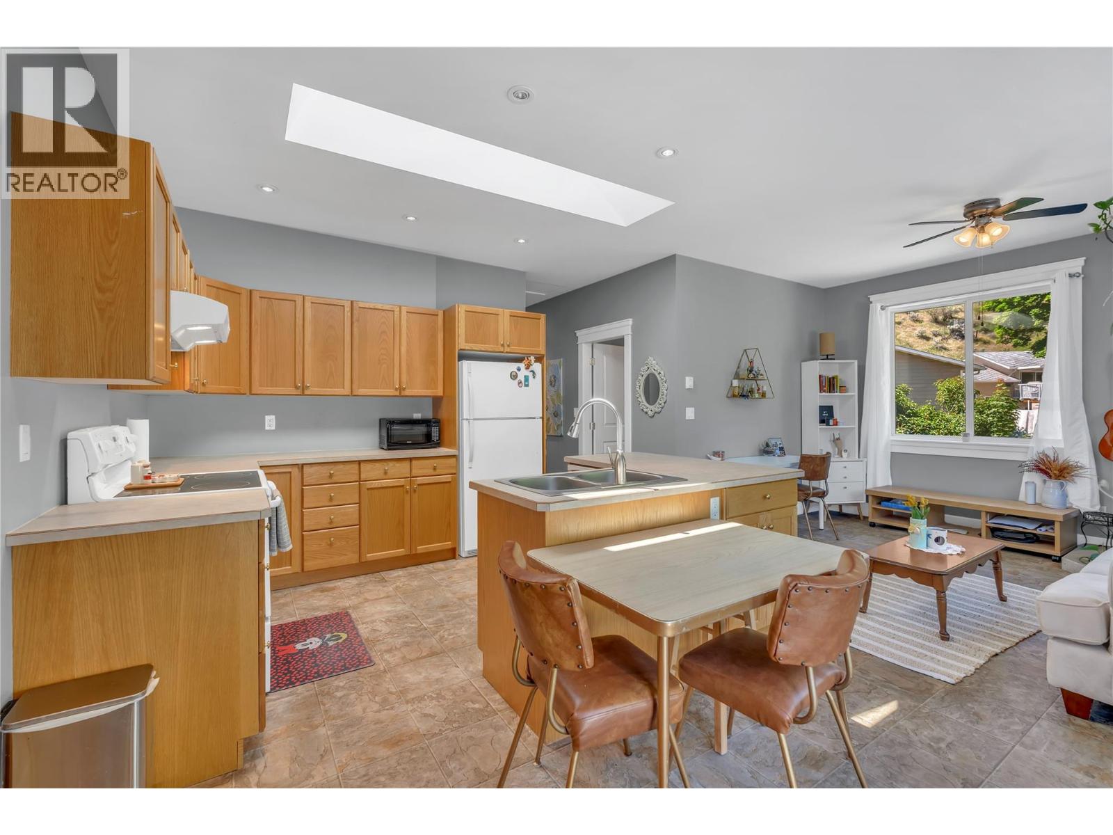 14406 Latimer Avenue, Summerland — photo 5