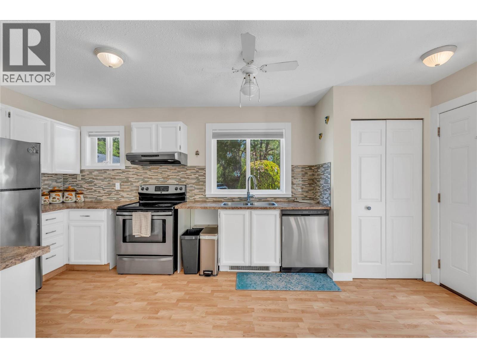 14406 Latimer Avenue, Summerland