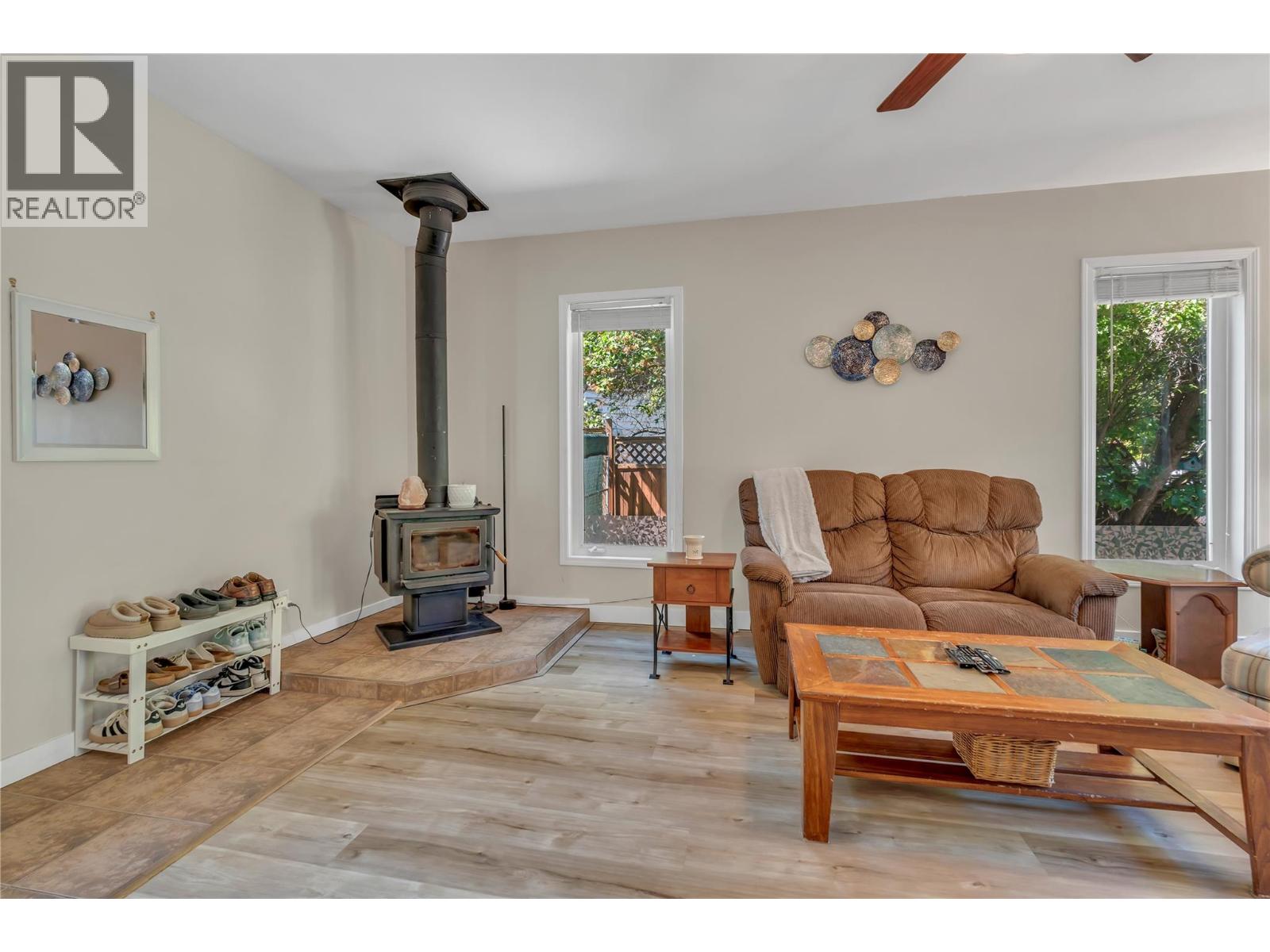 14406 Latimer Avenue, Summerland — photo 9