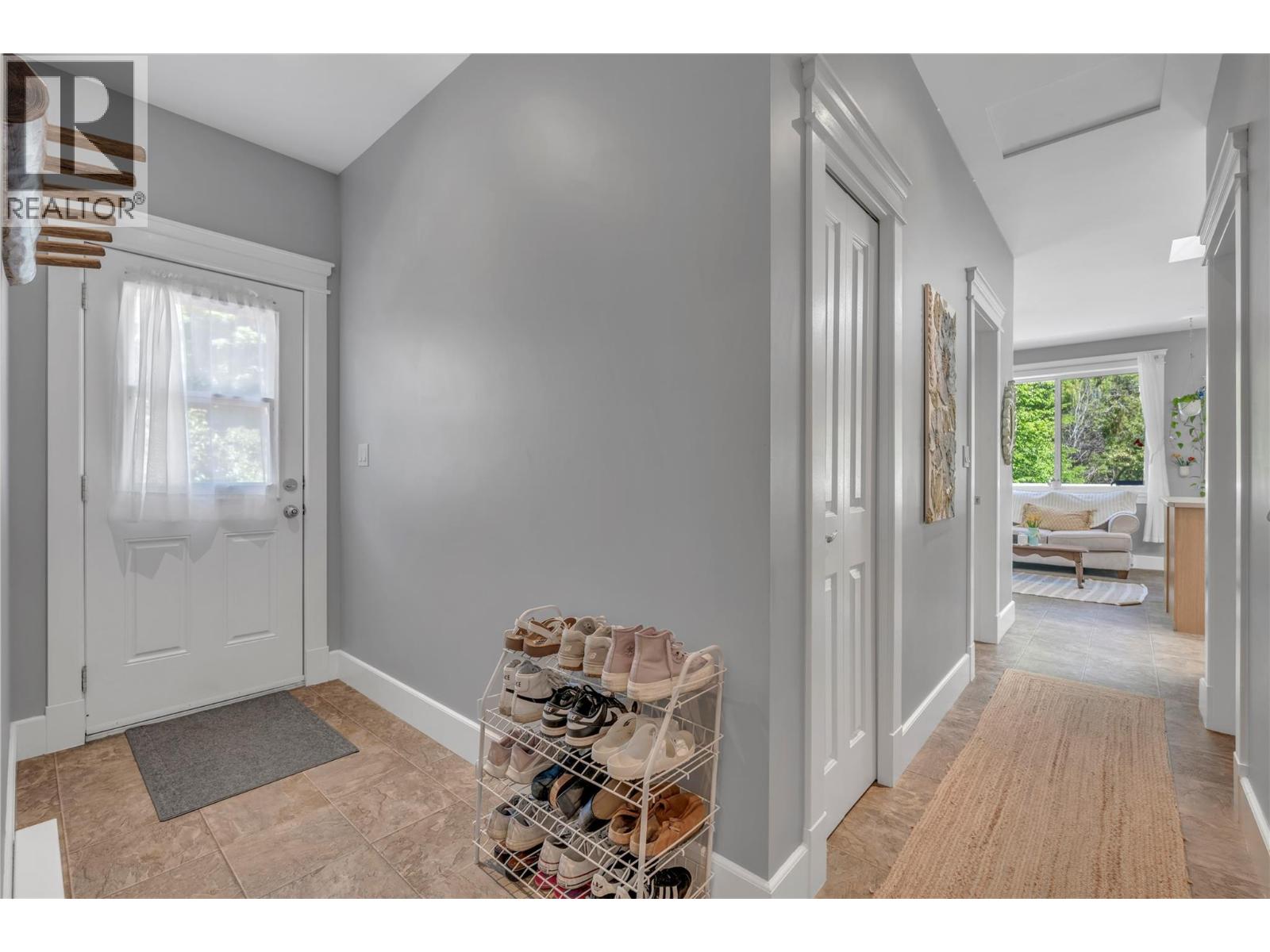 14406 Latimer Avenue, Summerland
