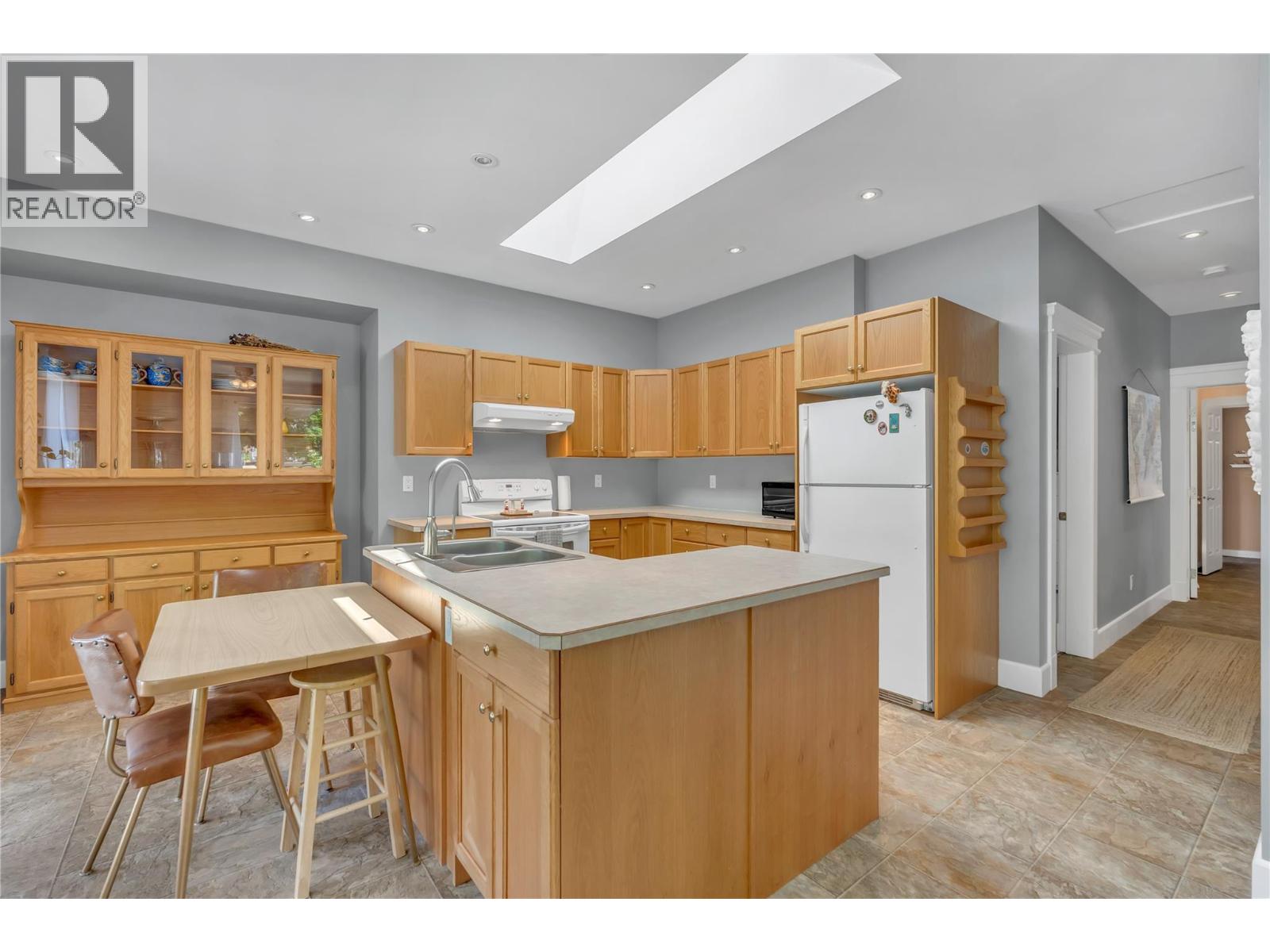 14406 Latimer Avenue, Summerland